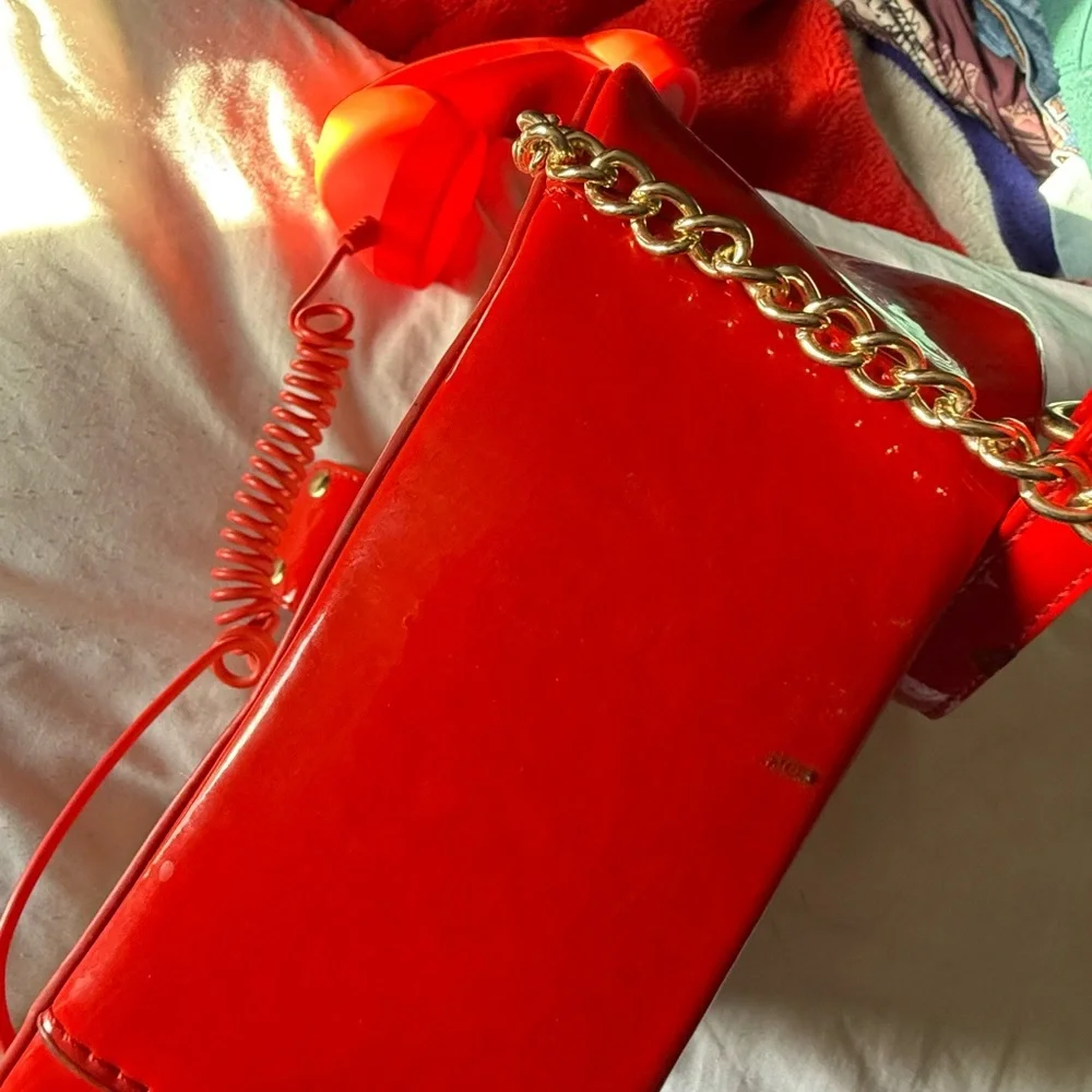 Real phone purse that takes calls. - Picture 5 of 7